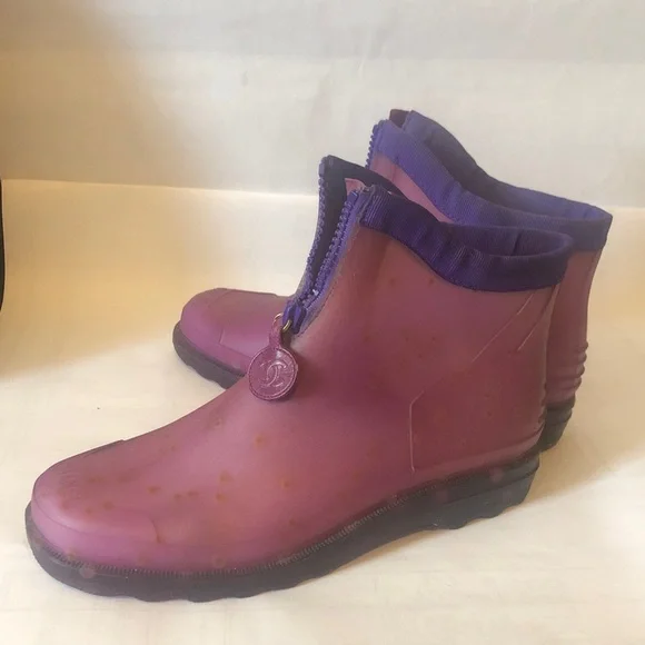 Chanel ankle rain boots kids size 5; waterproof, skid resistant, bleach droplets - Picture 4 of 12